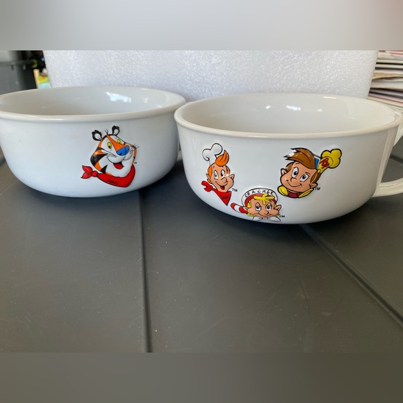 Kelloggs Dining Kelloggs Cereal Bowls 2 Poshmark